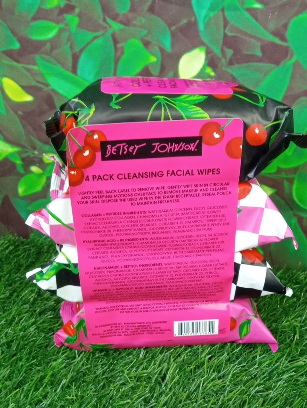 Betsey Johnson Collagen + Peptides Cleansing Facial Wipes - Picture 4 of 5